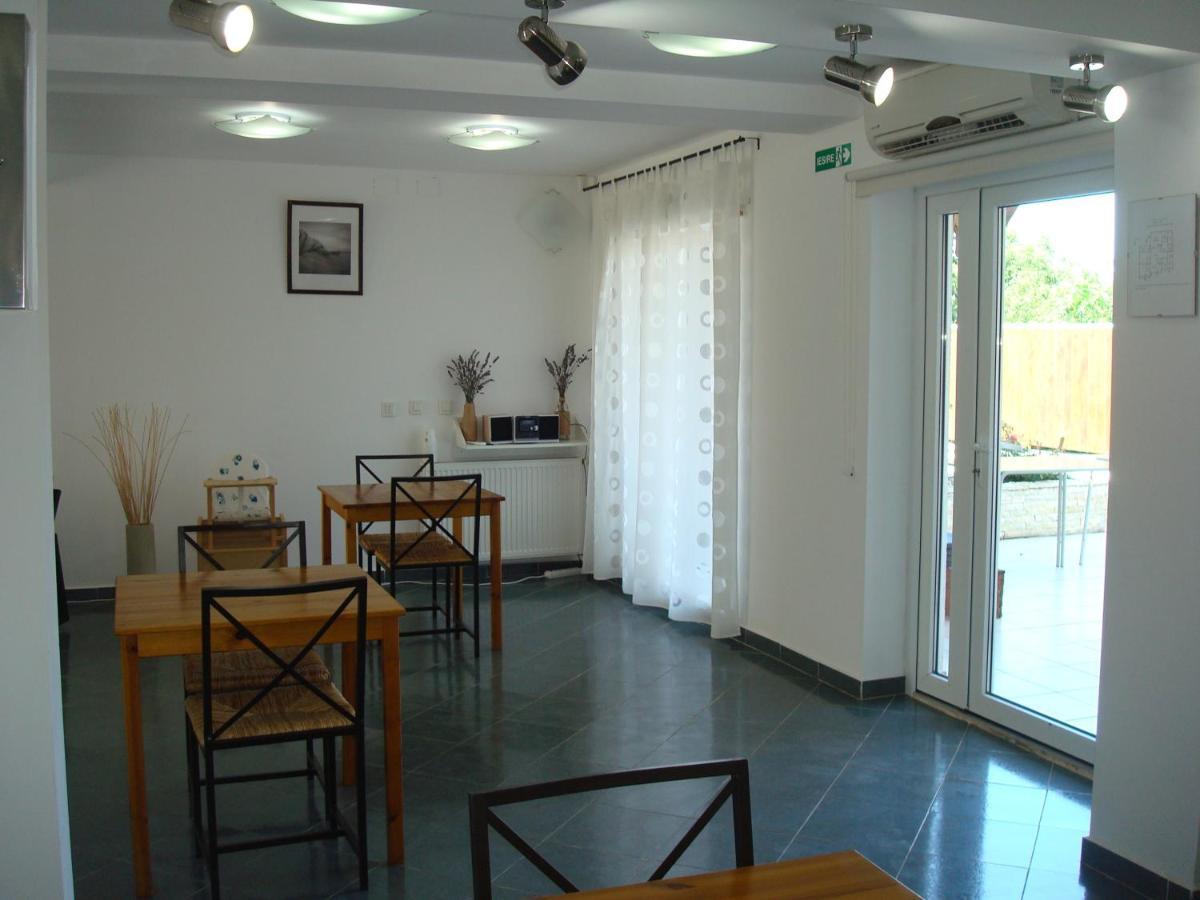 Pension Oasis Costinesti Buitenkant foto